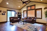 Nature Access and Contemporary Kitchen - Charming Tranquil Retreat