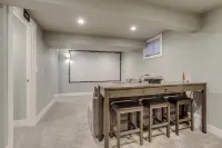 Projector, Foosball, Fenced Yard - Spacious Charming Retreat Hotels in Broomfield