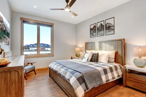 Serene Hot Tub and Scenic Vistas - Captivating Mountain Haven