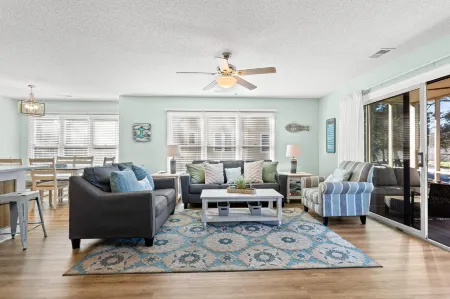 Beachside Golf Getaway Отели рядом с достопримечательностью «Парк Сансет Бич»