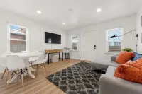 Steps to Beautiful Lake Access and Cozy Comfort - Charming Coastal Retreat فنادق في New Buffalo