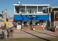 Breathtaking Ocean Views and Chic Comforts - Stylish Coastal Escape