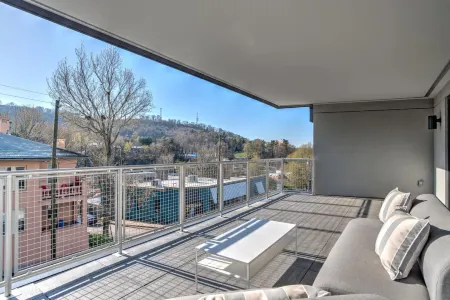 East City Views and Outdoor Space - Stunning Contemporary Oasis