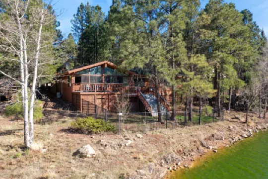 Pond View and Firepit - Cozy Mountain Retreat