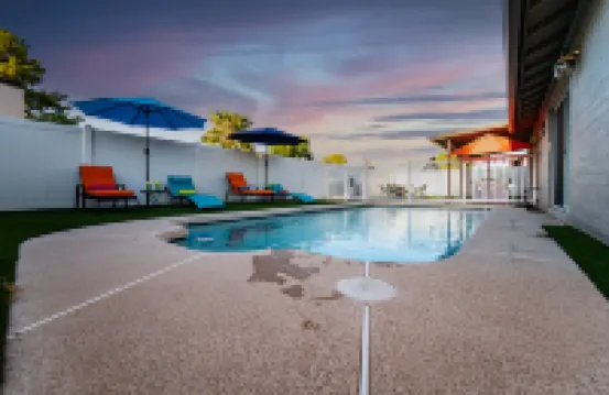 Heated Pool, Fire Pit and Shuffleboard Fun - Elegant Escape
