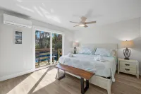 Chic Coastal Haven - Minutes to the Beach, July Savings Hotels in Sanibel