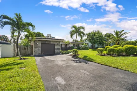 Cozy Heated Pool and Serene Outdoor Oasis - Stunning Escape