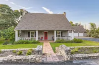 Serene Hill Country Escape with Pool, Hot Tub, & Full Bar