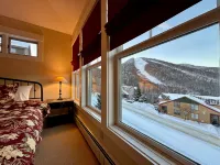 Ski on Ski Off Access and Private Hot Tub - Stunning Mountain Retreat فنادق في كيلنغتون