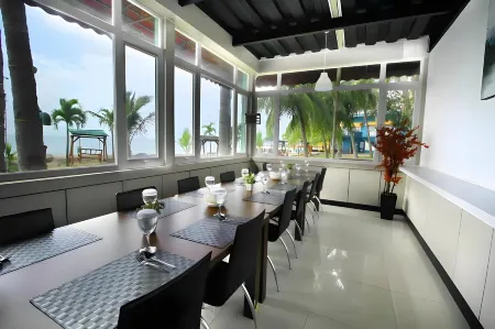 Allisa Resort Hotel Отели в г. Серанг