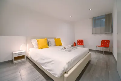 Sunny Suite with lake view Hotels near Swissminiatur