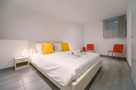 Sunny Suite with lake view Отели в г. Melide