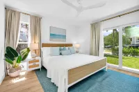 Exquisite Kitchen and Steps to the Beach - Stylish Coastal Haven