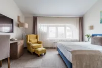 Staryij Dvorik Na Orlovskoj Hotel - parking