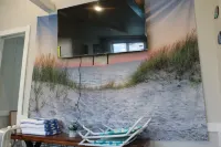 Steps to Beach and Nightlife Excitement - Charming Coastal Getaway Hotels in Hampton Beach