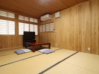 Shiraki Ryokan Отели рядом с достопримечательностью «Yuyama Onsen Motoyu»