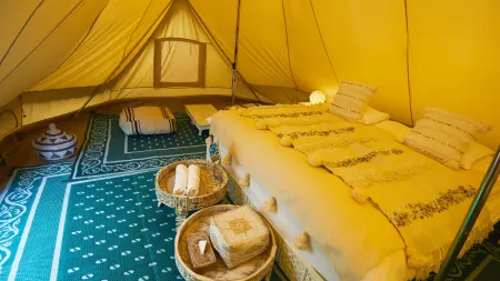 Fureaihiroba Glamping Отели в г. Ниситама