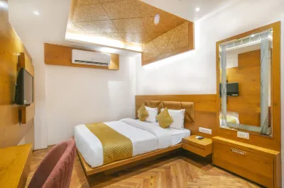 Hathili Hotel and Restaurant فنادق في أوجاين