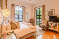 The Ivy Apartments Franschhoek Отели в г. Фрэншек