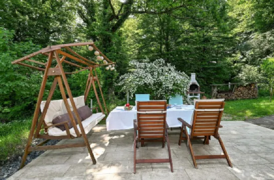 帶有大私人花園的可愛度假屋，靠近著名的SPA中心 酒店