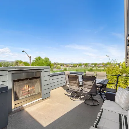 Elegant Oasis - Fireplaces, King Beds, Mtn Views!