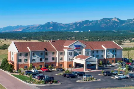 Fairfield Inn & Suites Colorado Springs North/Air Force Academy Отели рядом с достопримечательностью «Парк Уотерфронт»