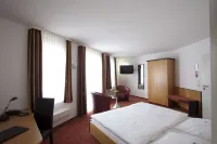 Hotel Am Braunen Hirsch Hotel dekat Bomann Museum