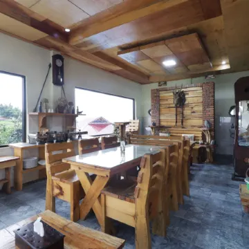 Alloyna Country Cottage Brastagi