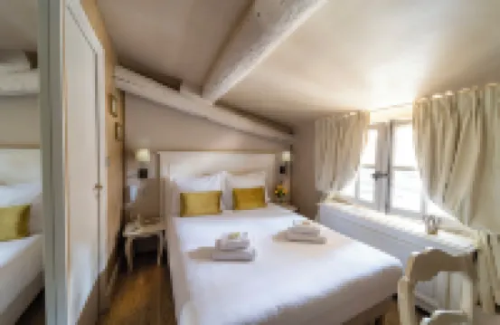 レ キャトル ドーファン Hotel de Gallifet周辺のホテル