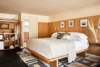 Bluebird Dennisport Hotels in Dennis Port