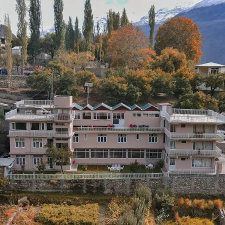 Mulberry Hotel Отели в г. Гилгит