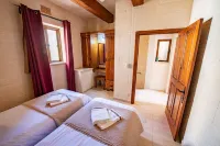 Ta Lucija Sleeps 4 with Private Pool - Wifi