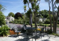 Harbour Heights Guest House - Homestays