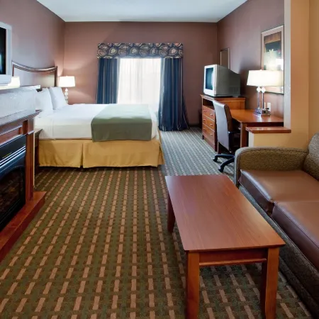 Holiday Inn Express & Suites SUFFOLK by IHG