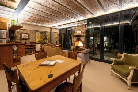 Sakin Ev Отели рядом с достопримечательностью «Alacati Surf Paradise Club»