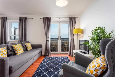 The Original Donnini Apartment Отели рядом с достопримечательностью «Библиотека Форхилл Бранч»