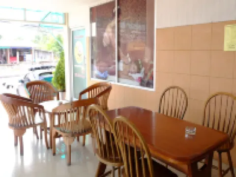 บ้านฉางอพาร์ทเม้นท์ แอนด์ โฮเต็ล โรงแรมในอำเภอ บ้านฉาง