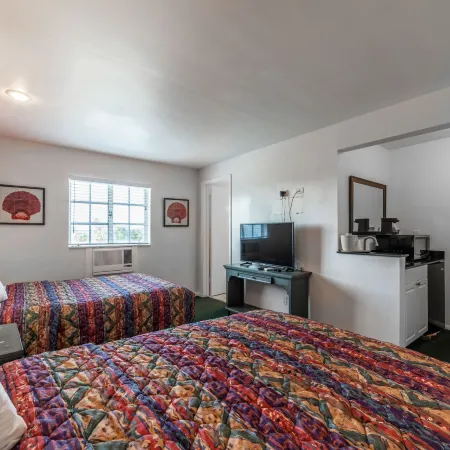 Captain's Table Hotel by Everglades Adventures