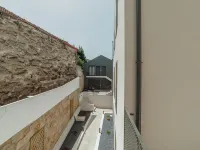 Courtyard Oporto Design Apartment C with Terrace Hotels in Campanha