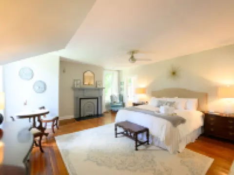 Rose Hill Inn Hotels in Versailles