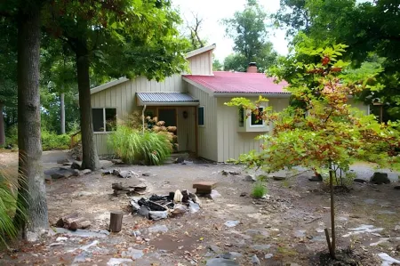 Above Sleepy Hollow - A Hidden Getaway