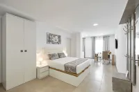 Sonrisa Deluxe Apartments, Levante Hotels near Platja de Llevant