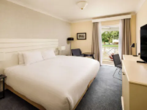 Sunday London Staines-upon-Thames Heathrow T5 Hotel a Staines