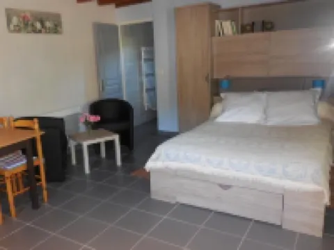 Domisiladore Hotels in Lot