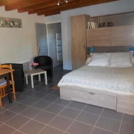 Domisiladore Hotels in Lot