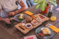 ザ フリーダム ホテル