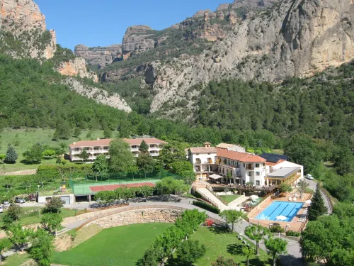 Hotel Can Boix de Peramola - ที่มีที่จอดรถ