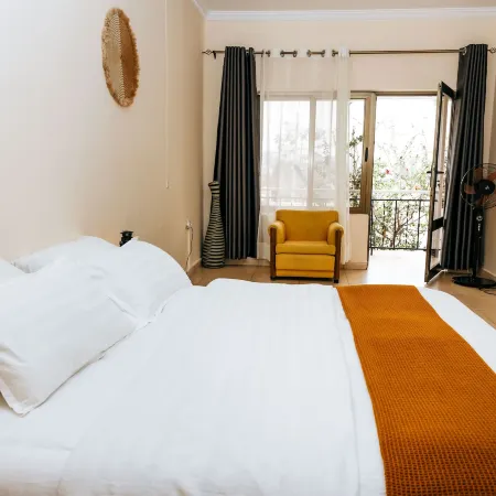 3-Bed Home Sleeps 6 with Free Parking