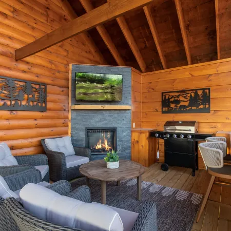 Parkway Paradise w/ Private Hot Tub