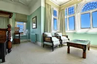 The Beach House Hotels in Totland